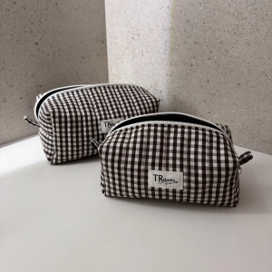 Kosmetyczka ESME - Brown Check  100% bawełna - różne rozmiary.  Kosmetyczka bawełniana - praktyczna, lekka i estetyczna. Kosmetyczka bawełniana w kratkę - brązowa